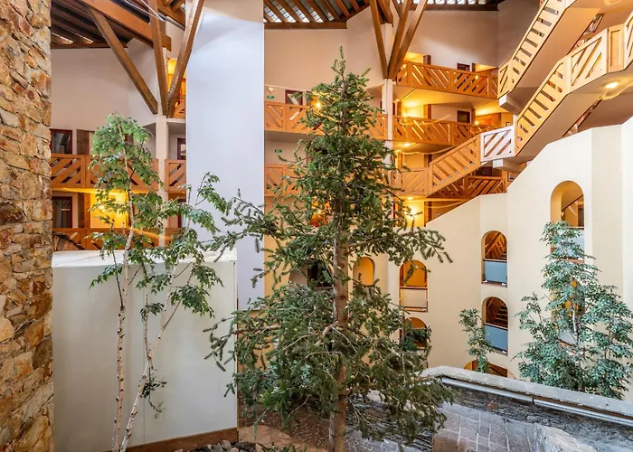 In-out - Heart Of Spacious 8 Guests Apartment, Wifi - Pierre & Tikal