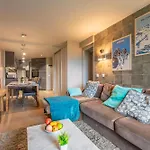 In-out - Heart Of Spacious 8 Guests Apartment, Wifi - Pierre & Tikal Apartment