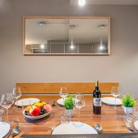 In-out - Heart Of Spacious 8 Guests Apartment, Wifi - Pierre & Tikal Апартаменты *