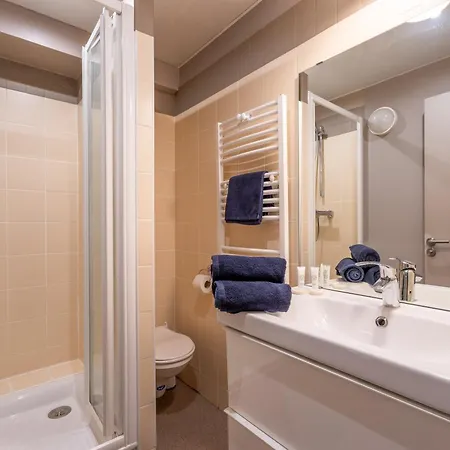 In-out - Heart Of Spacious 8 Guests Apartment, Wifi *