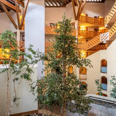 In-out - Heart Of Spacious 8 Guests Apartment, Wifi - Pierre & Tikal