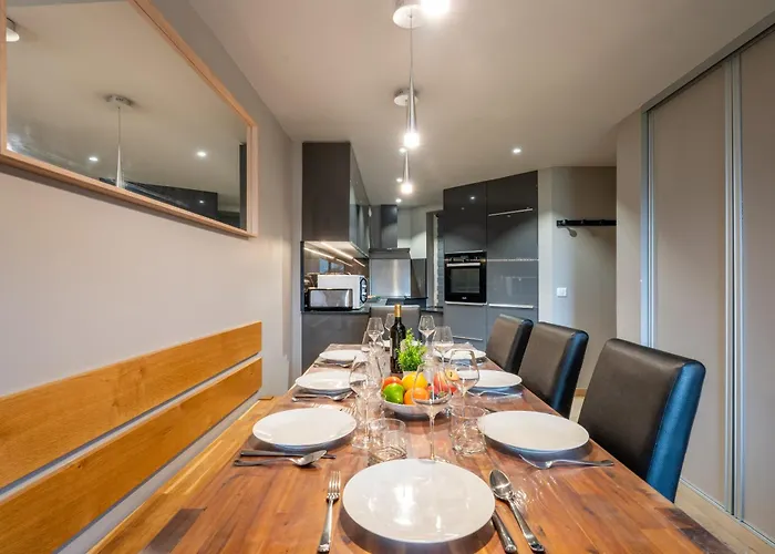 In-out - Heart Of Spacious 8 Guests Apartment, Wifi - Pierre & Tikal