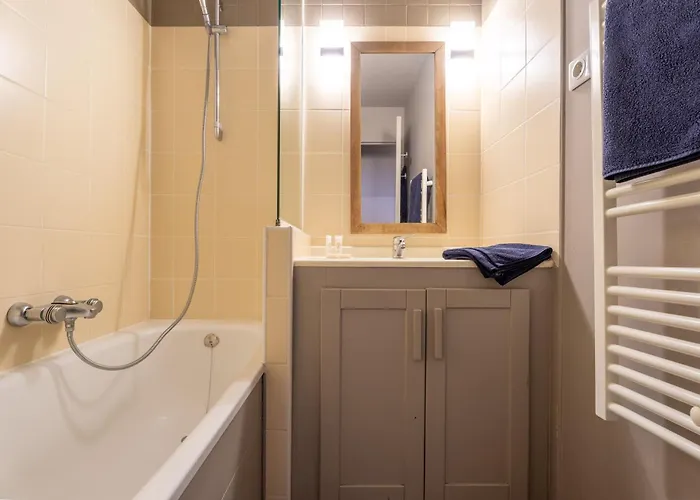 In-out - Heart Of Spacious 8 Guests Apartment, Wifi - Pierre & Tikal