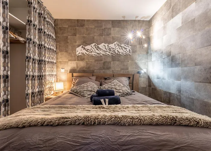 Apartament In-out - Heart Of Spacious 8 Guests Apartment, Wifi - Pierre & Tikal